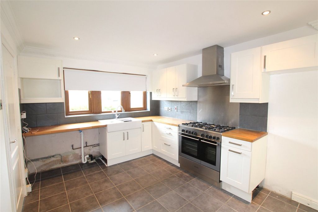 Property photo 3 of 20 Kitchen