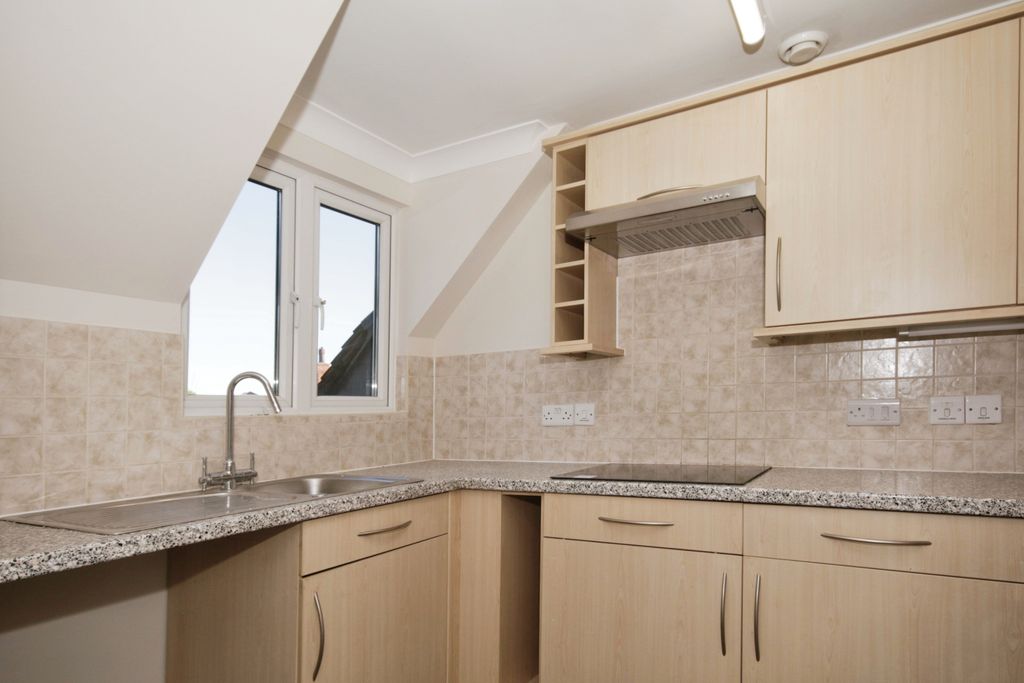 Property photo 3 of 10 Kitchen