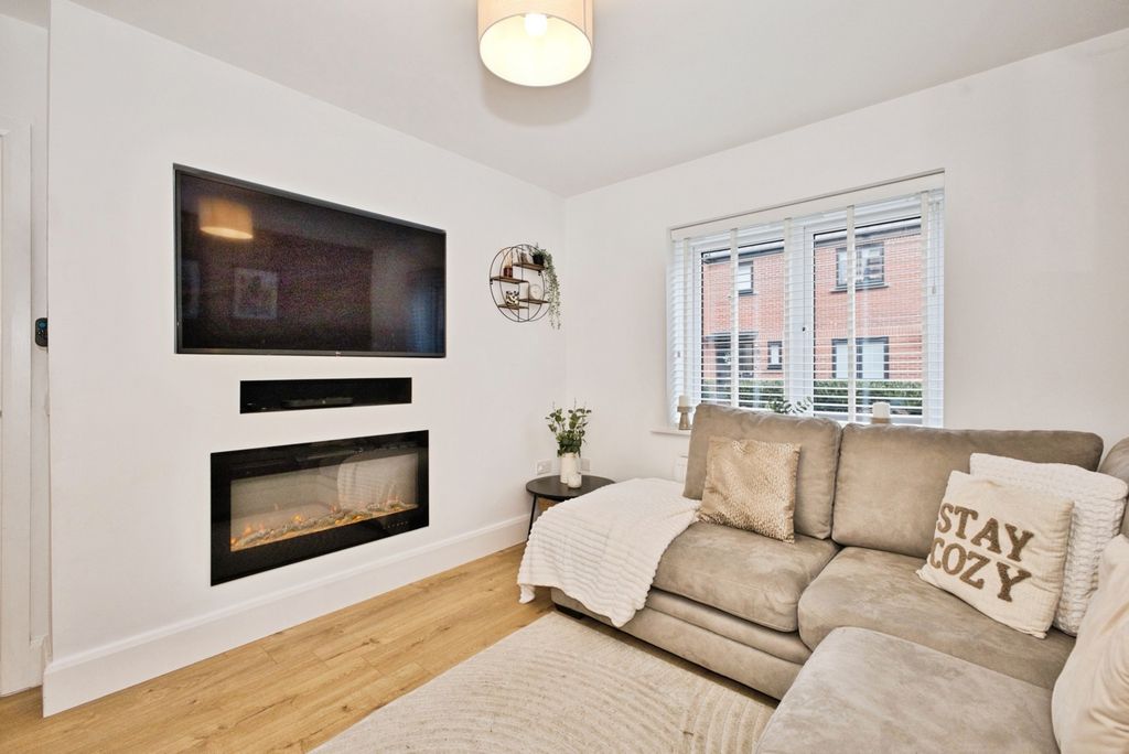 Property photo 3 of 14 Pbox-Img.Jpg