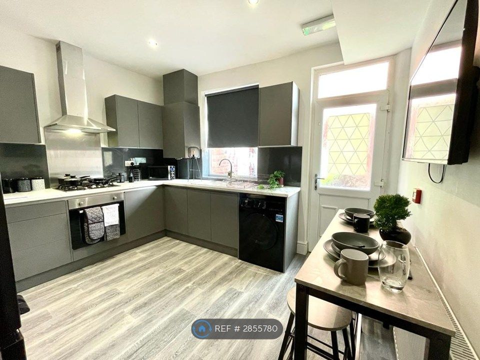 Property photo 1 of 10 Kitchen Dinner