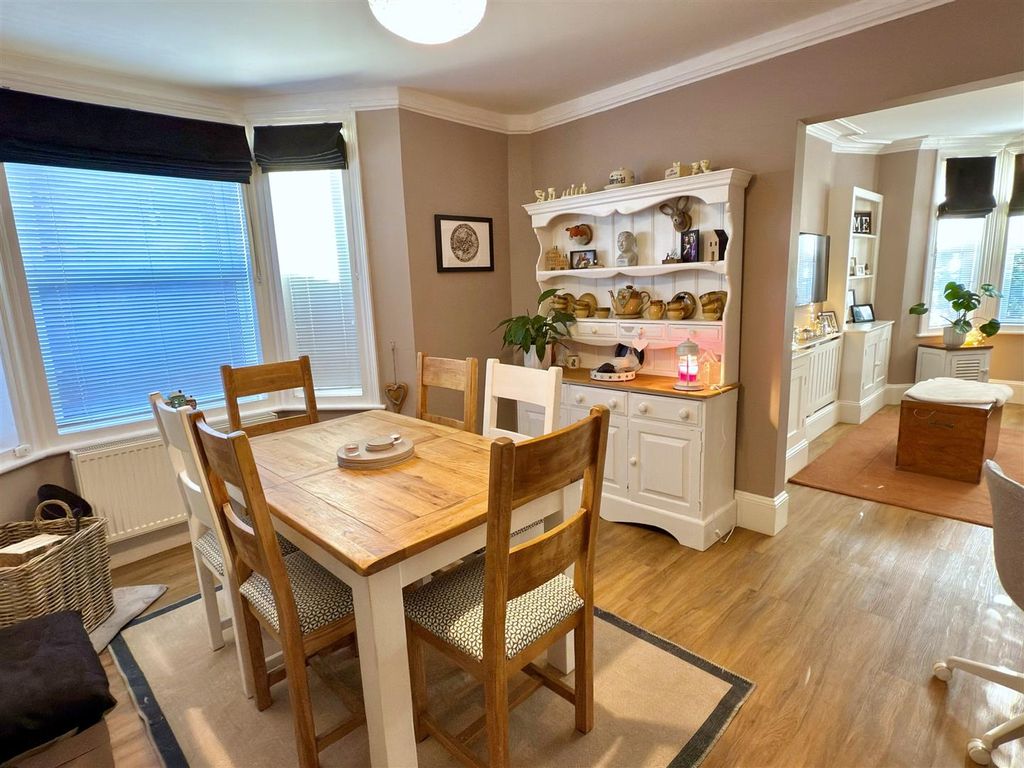 Property photo 3 of 26 Dining Room.Jpg