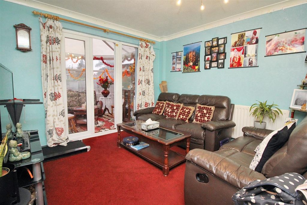 Property photo 2 of 26 Living Room