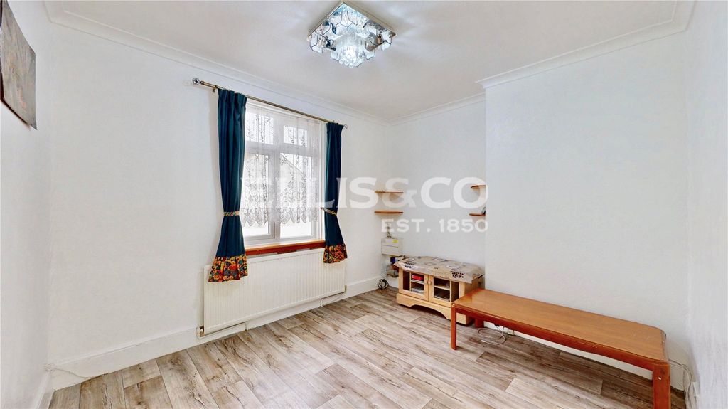 Property photo 3 of 8 Picture No. 13