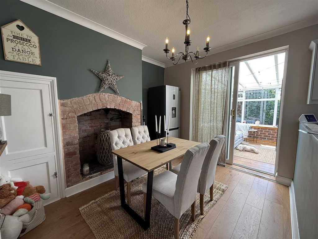 Property photo 3 of 10 Dining Room