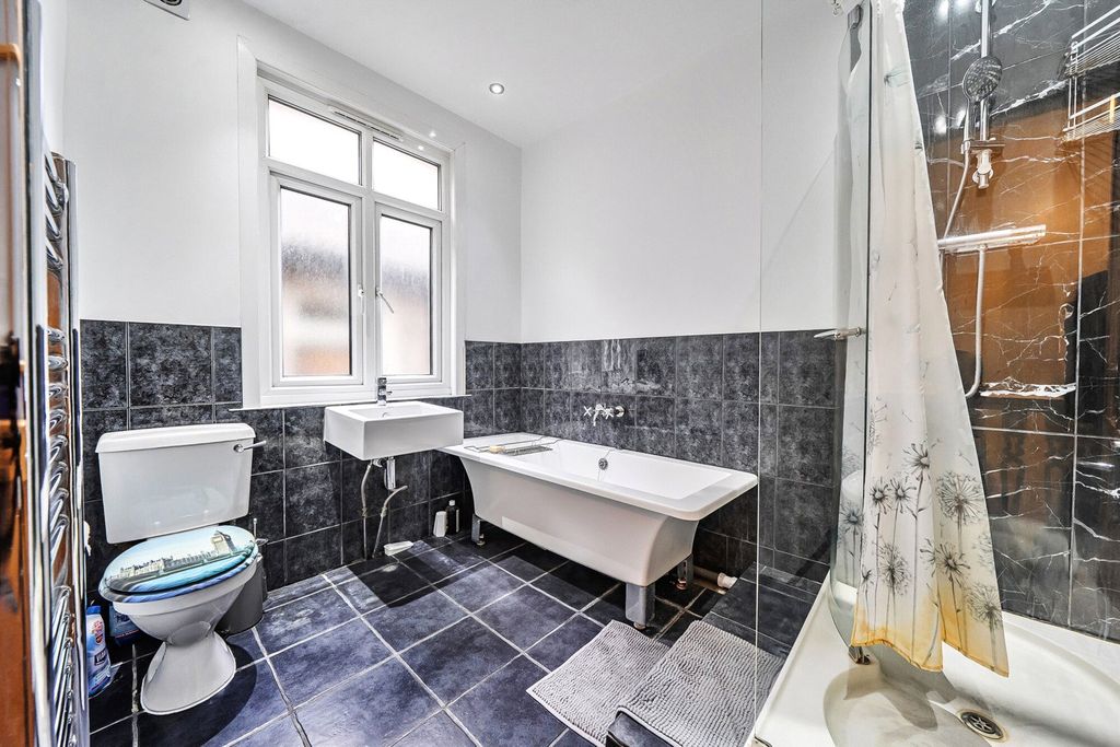 Property photo 3 of 20 Bathroom