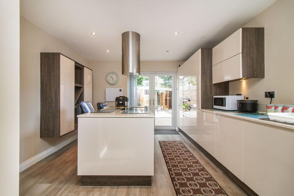 Property photo 3 of 14 Kitchen
