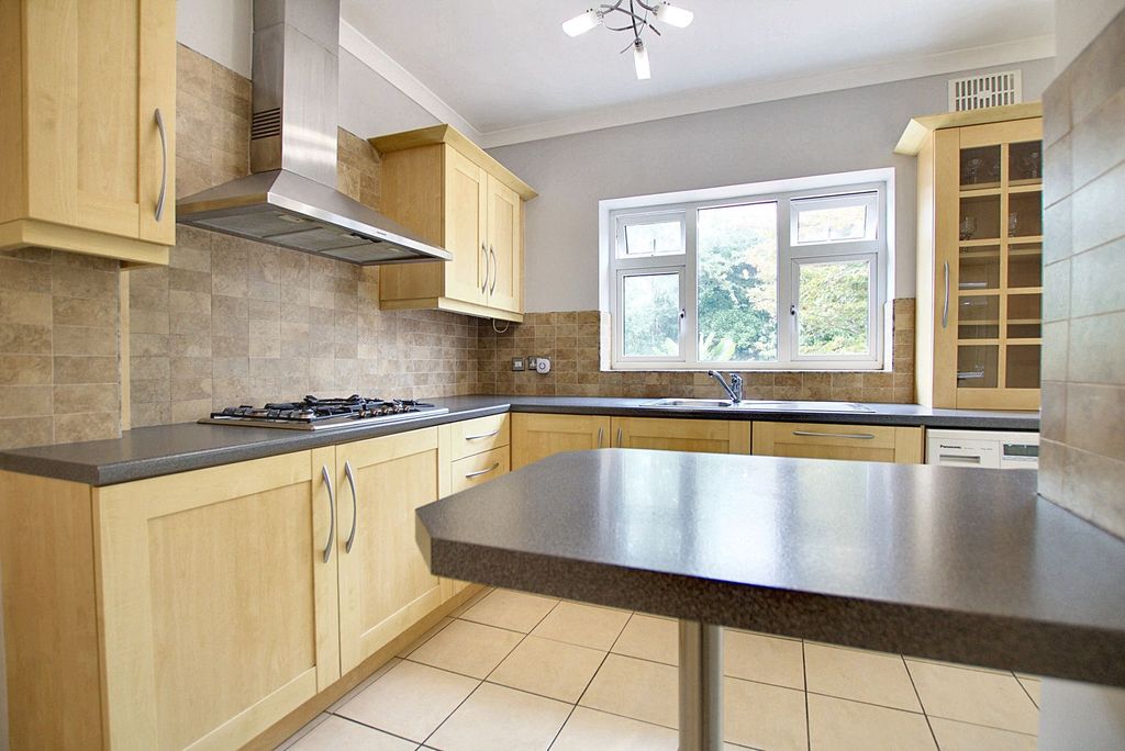 Property photo 3 of 37