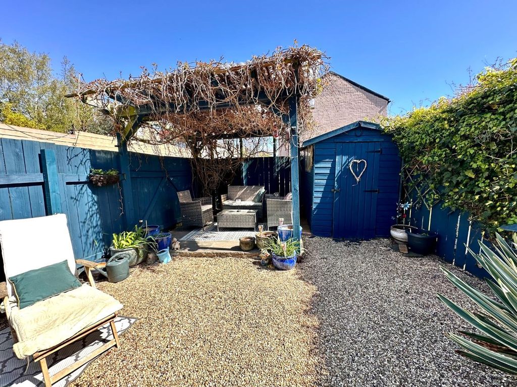 Property photo 2 of 39 Externally