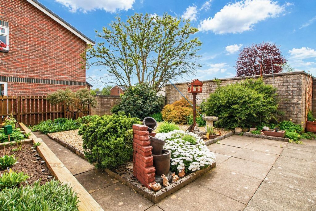 Property photo 3 of 16 Garden