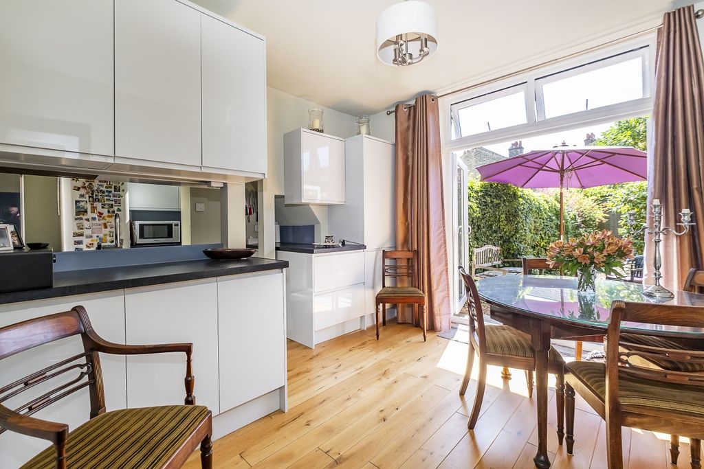 Property photo 2 of 17 32-Isis-Street-0009