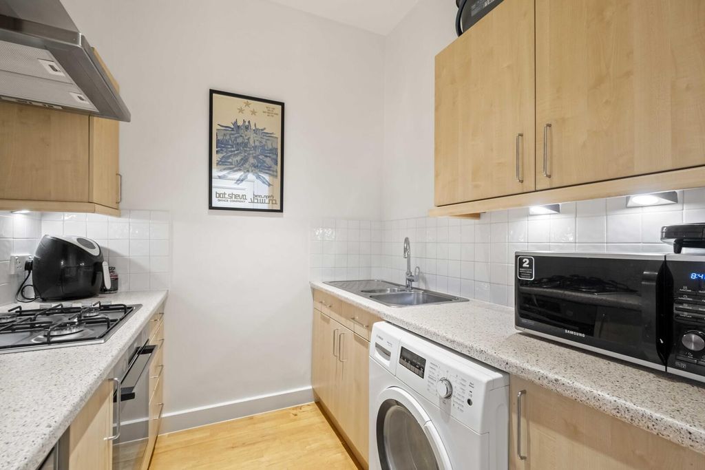 Property photo 2 of 8 Kitchen