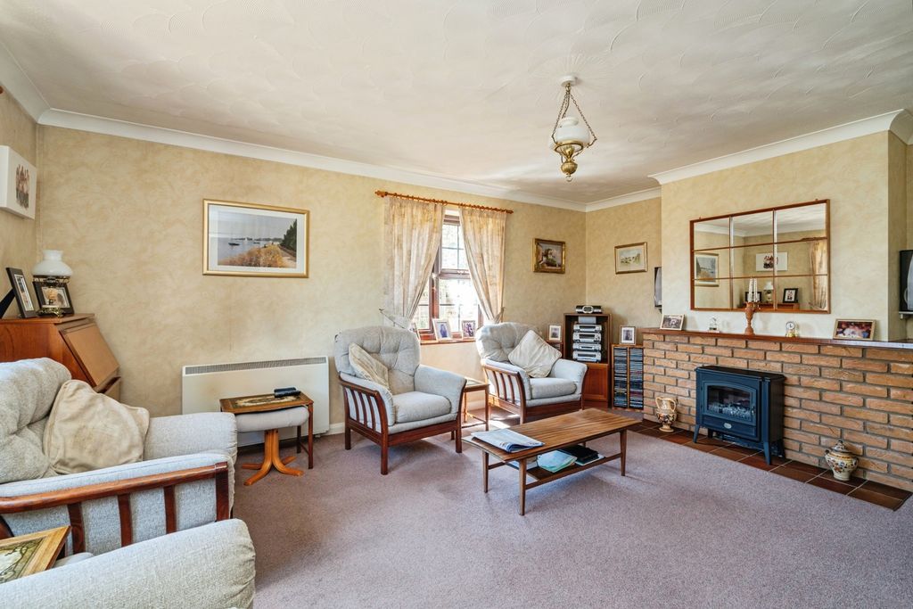 Property photo 3 of 17 Photo