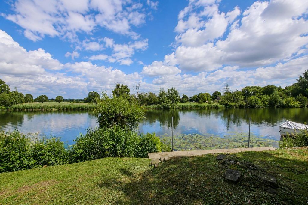 Property photo 3 of 27 Private Mooring