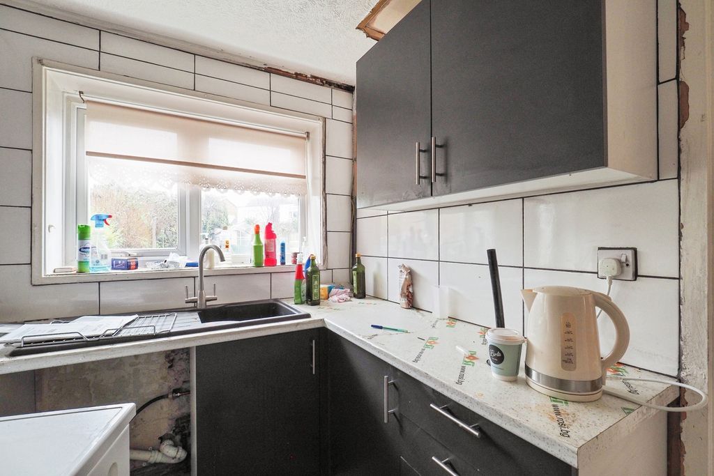 Property photo 2 of 13 Kitchen