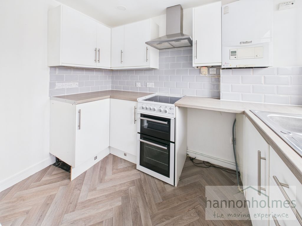 Property photo 3 of 16 Cam05283G0-Pr0126-Still013