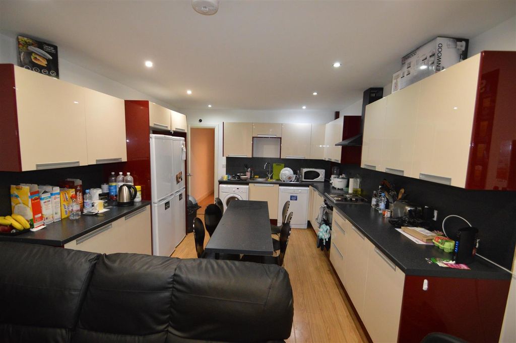 Property photo 1 of 22 Kitchen