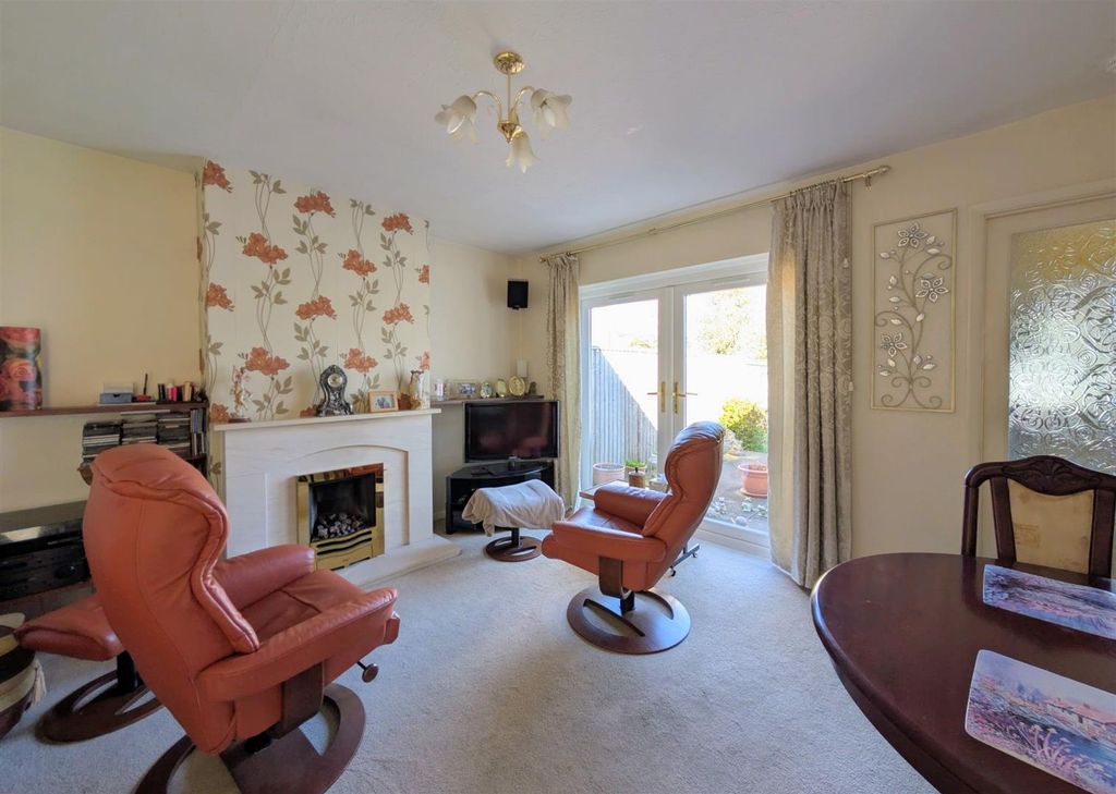 Property photo 2 of 11