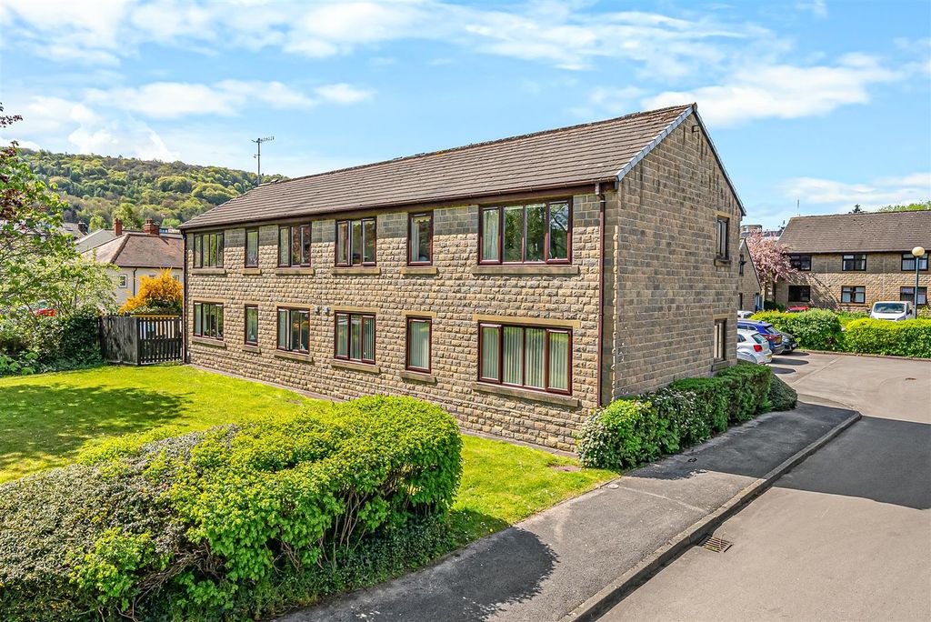 Property photo 1 of 12 Tealbeck Court