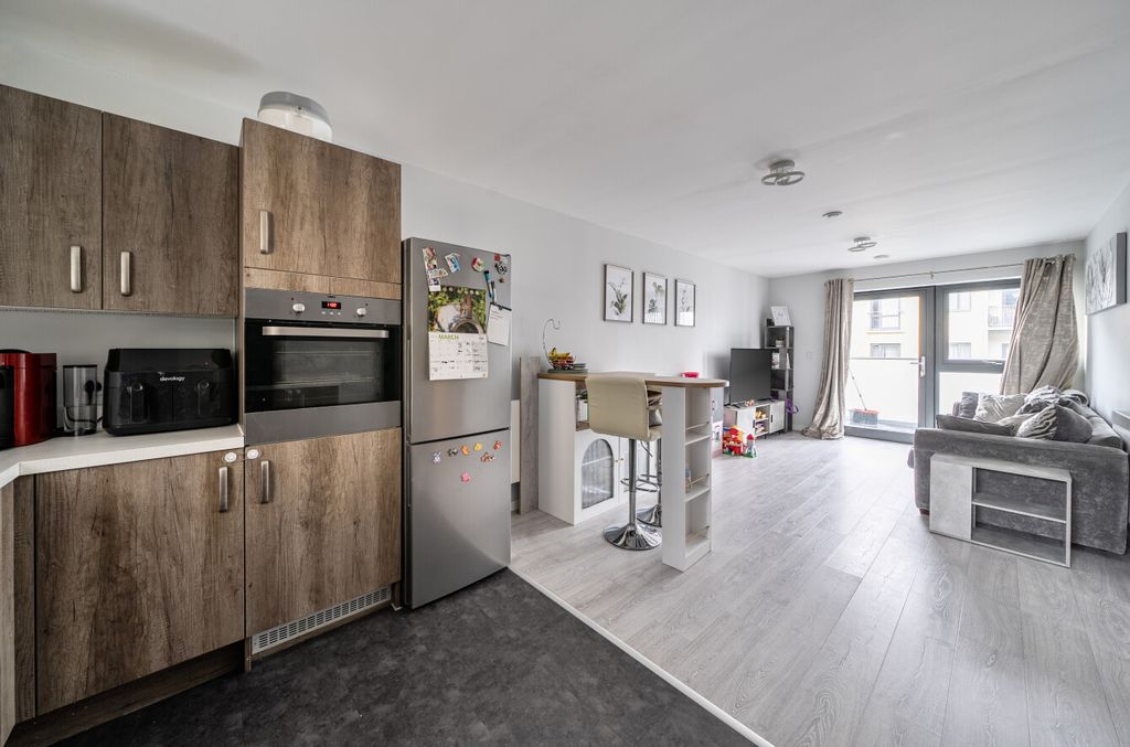 Property photo 2 of 21