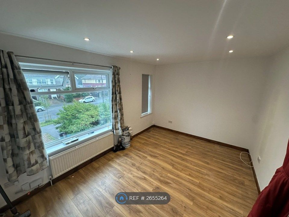 Property photo 3 of 12 Living Room