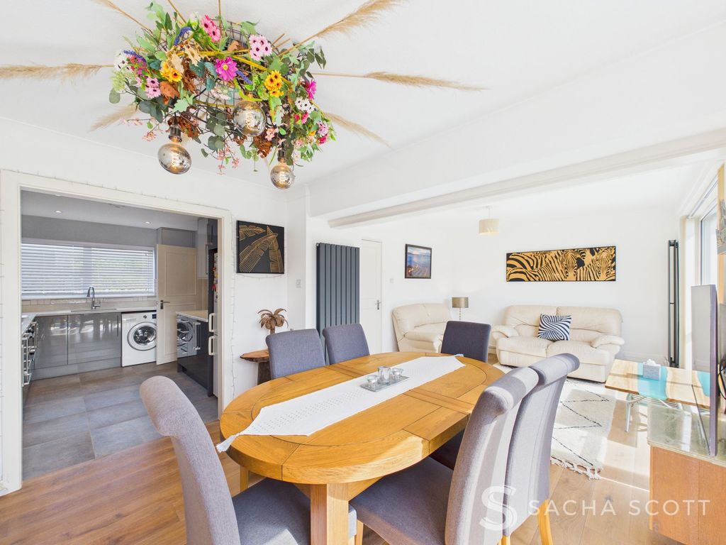 Property photo 3 of 29 Lounge / Diner