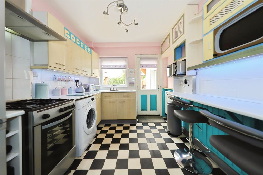 Property photo 3 of 16