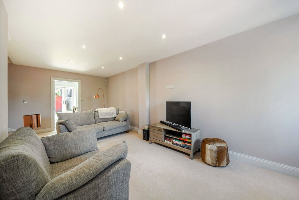 Property photo 3 of 19 Picture No. 12
