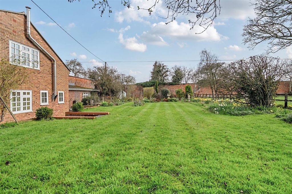 Property photo 3 of 26 1425132-8-69B0086108A5B.Jpg