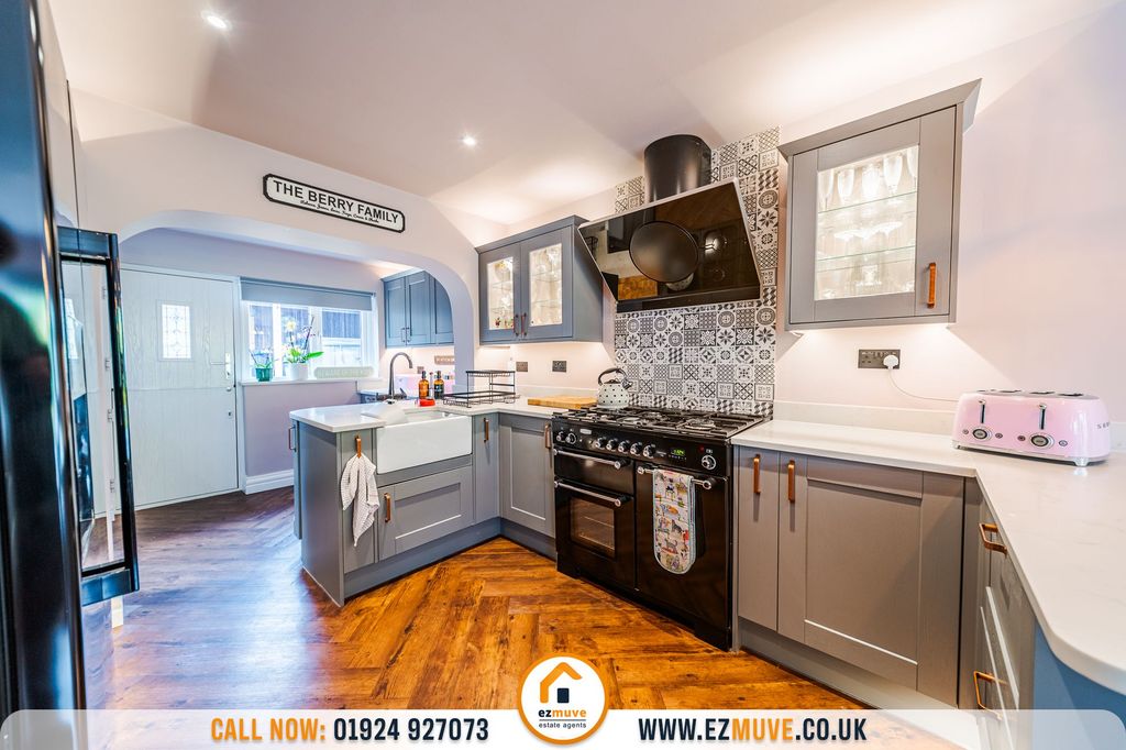 Additional image 12 of 5 bed detached house for saleHenley Avenue, Dewsbury WF12