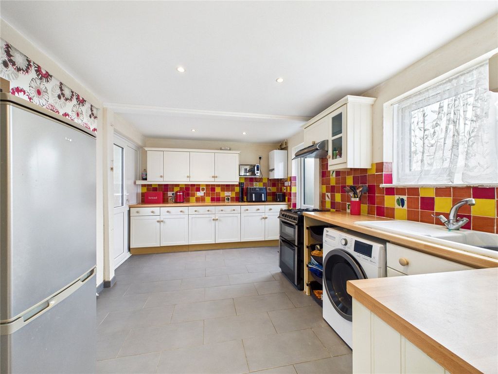 Property photo 2 of 12 Picture No. 11