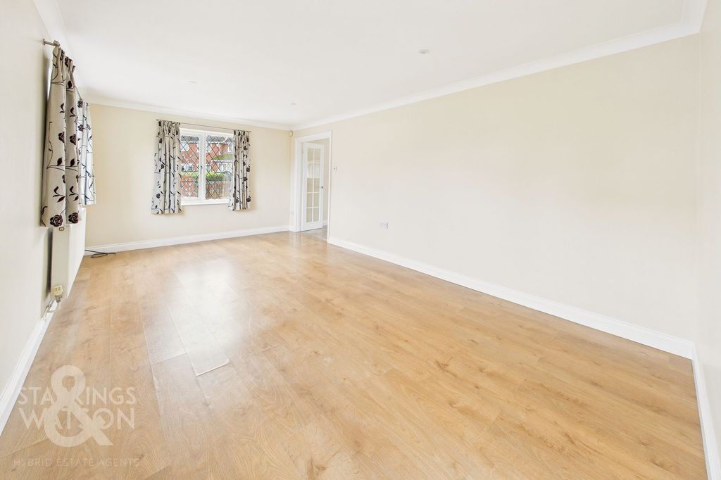 Property photo 2 of 28