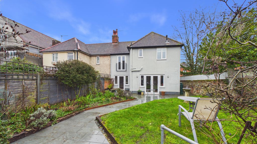 Property photo 3 of 11