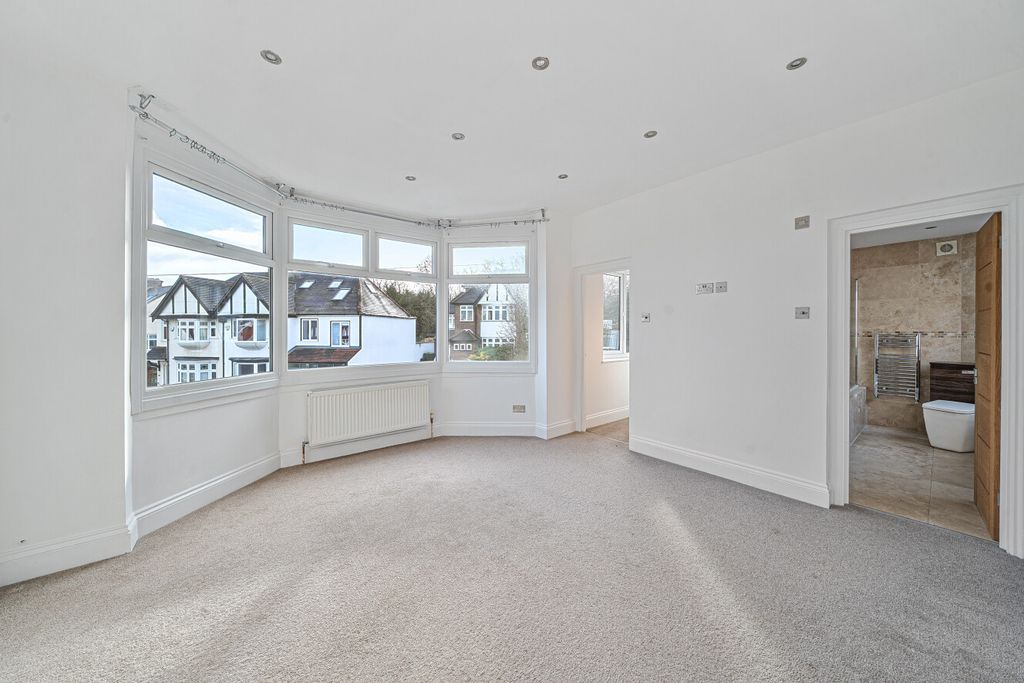 Property photo 3 of 17 1414607-32-698c8F...