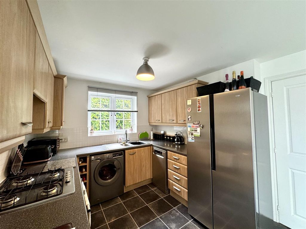 Property photo 3 of 28 Kitchen/Dining Room