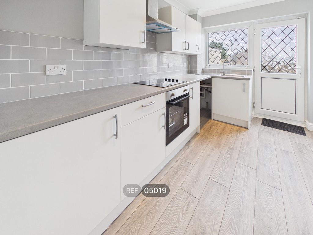 Property photo 2 of 12 Kitchen