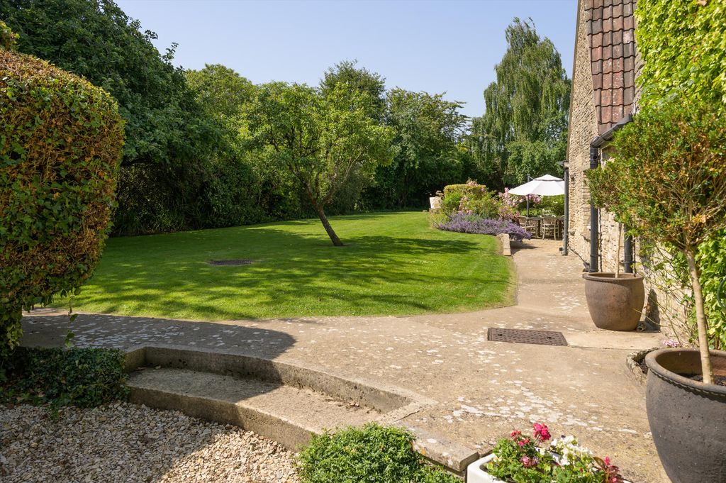 Property photo 3 of 24 Image