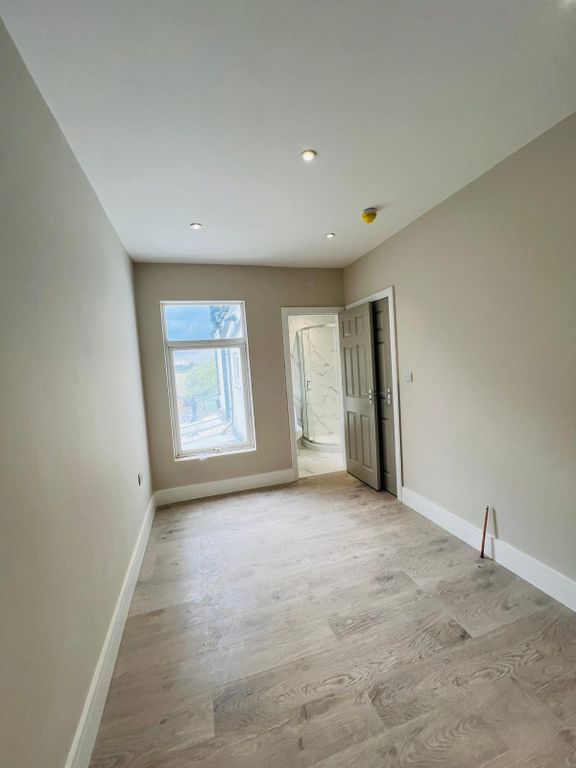 Property photo 3 of 33