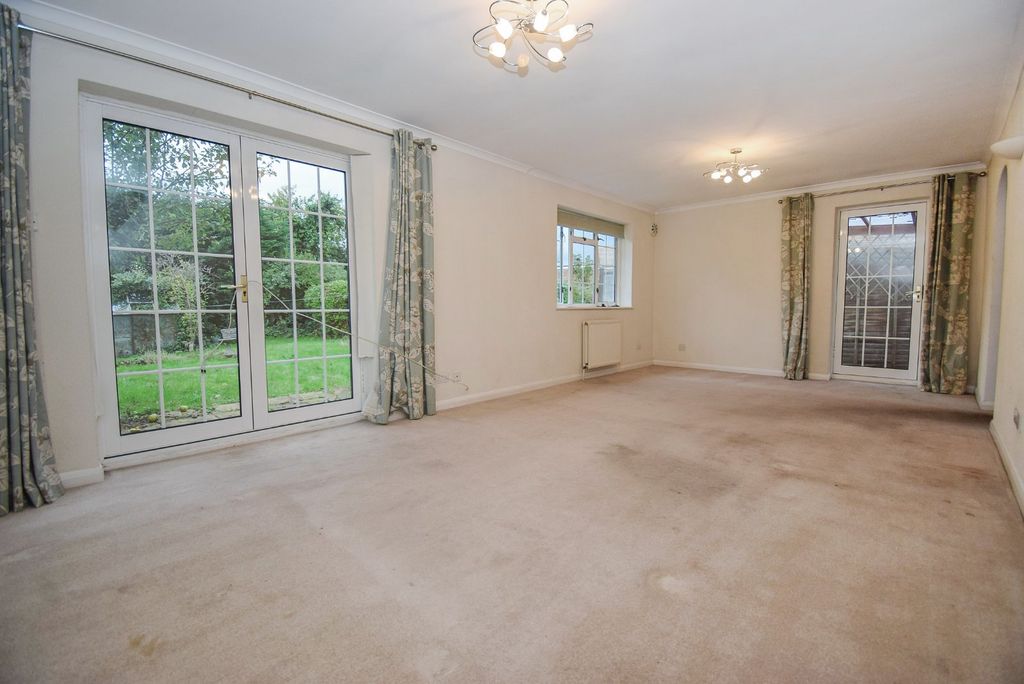 Property photo 2 of 11 Living Room