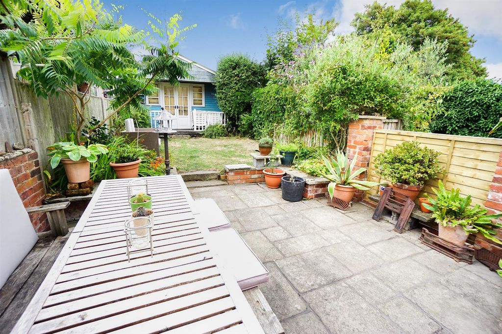 Property photo 3 of 23 Garden
