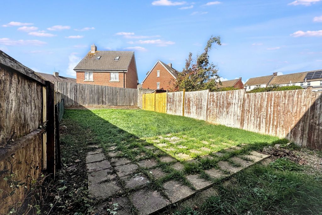 Property photo 3 of 6 59 Monmouth Road, Yeovil, BA21 5Np