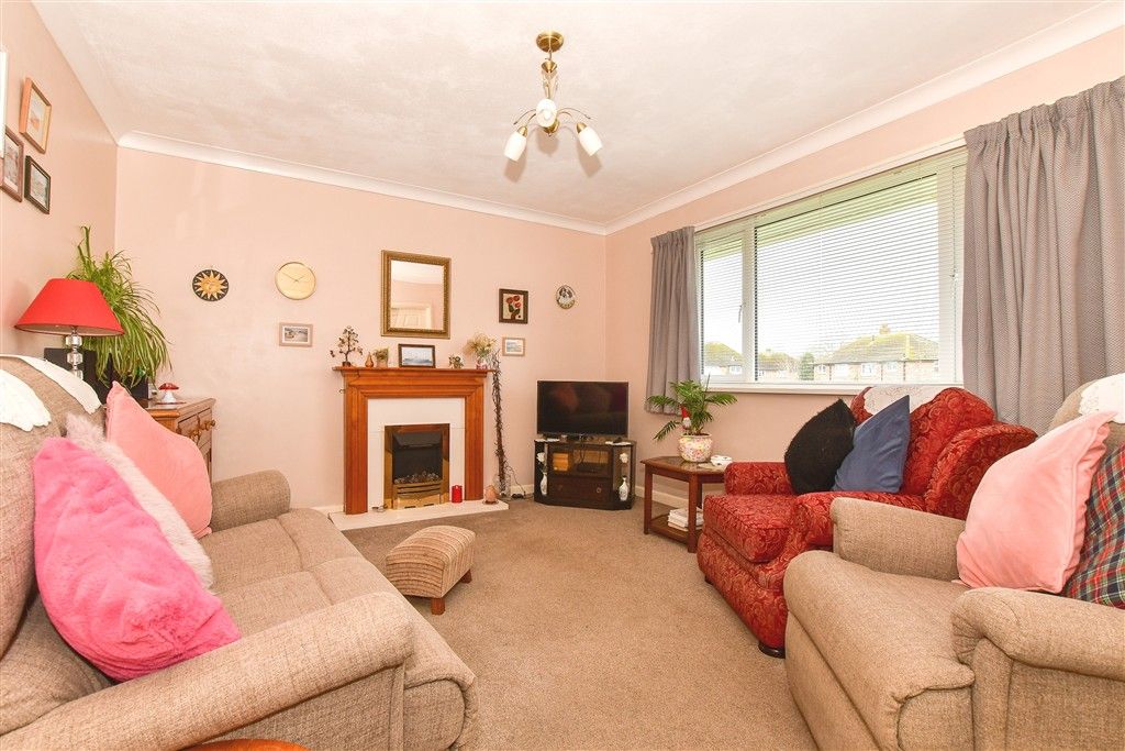 Property photo 2 of 7 Lounge