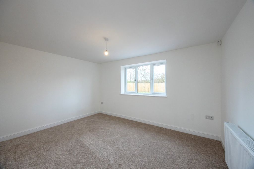 Property photo 3 of 27