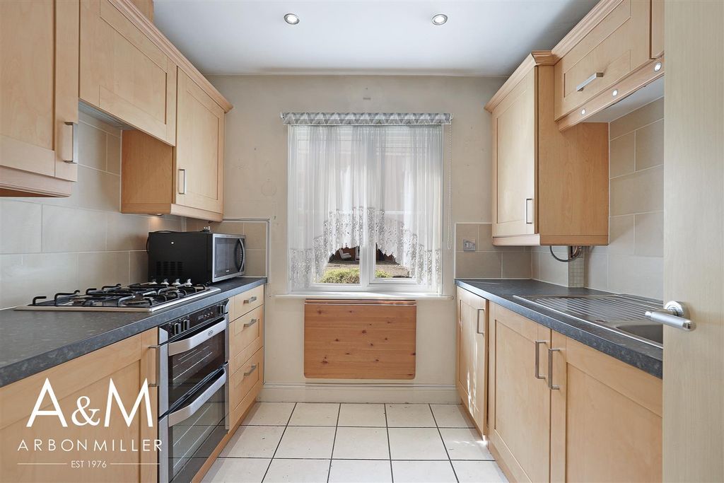 Property photo 2 of 25 Kitchen