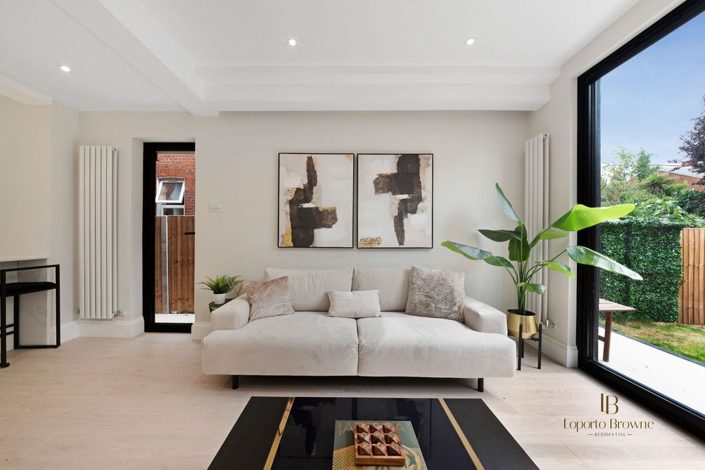 Property photo 2 of 21