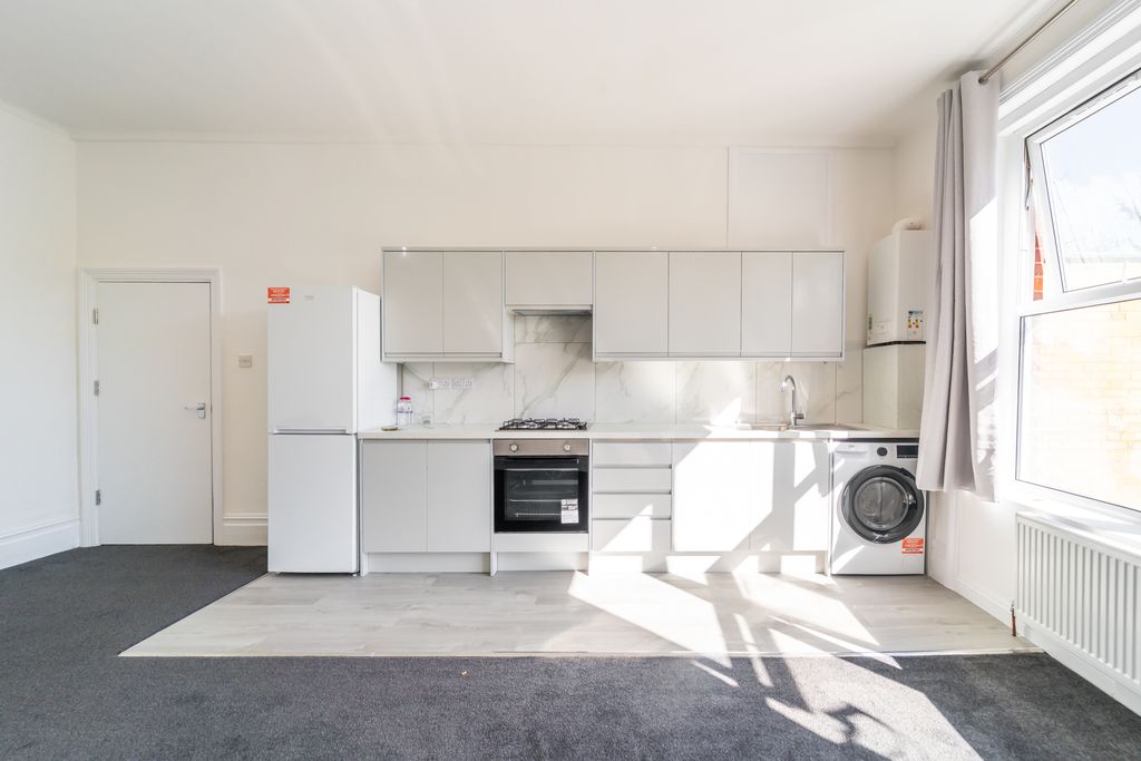 Property photo 3 of 11 Mba08995