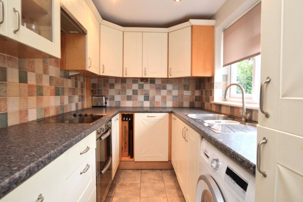 Property photo 3 of 21 Kitchen