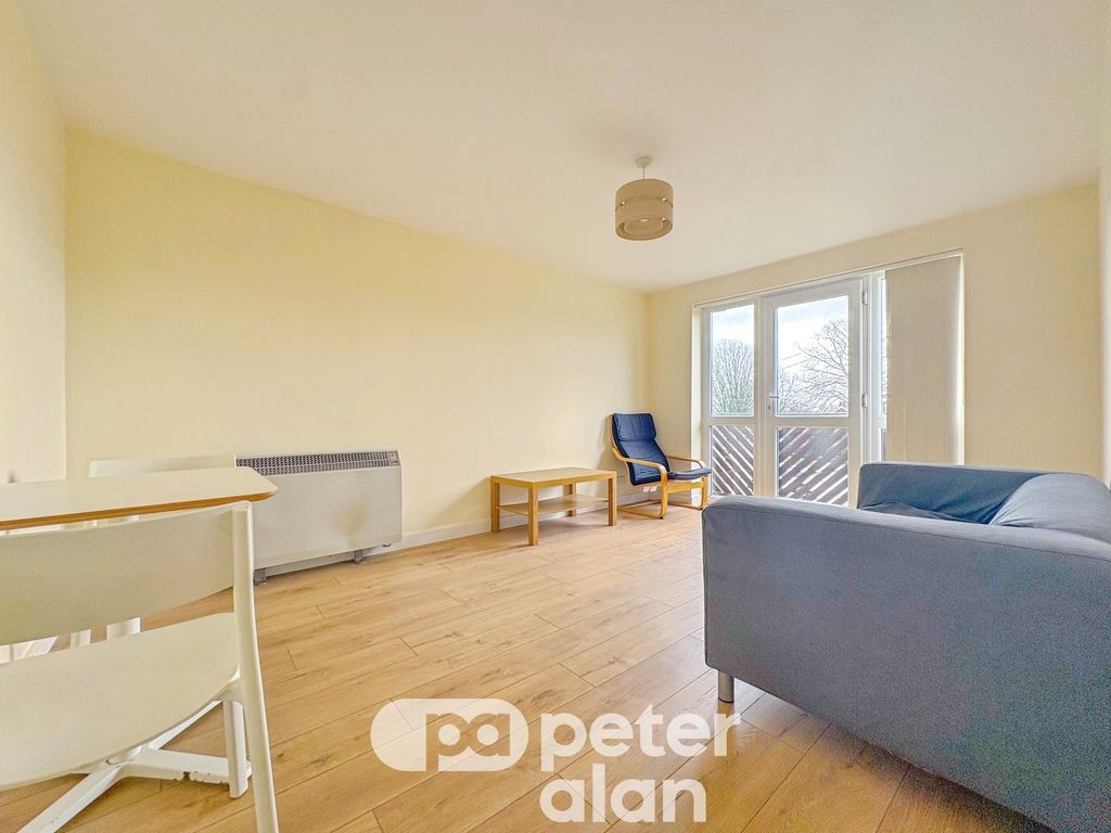 Property photo 3 of 16 Living Room