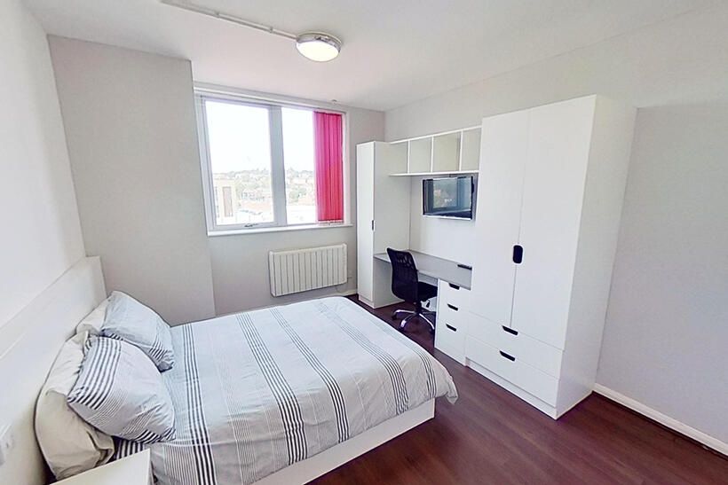 Property photo 2 of 5 Bright And Tidy Double Bedroom Featuring A Comfort...