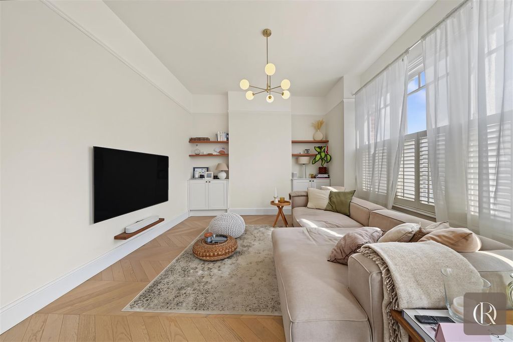 Property photo 2 of 10 7 North Street, London Sw4 0Hn-With Watermark-05.J