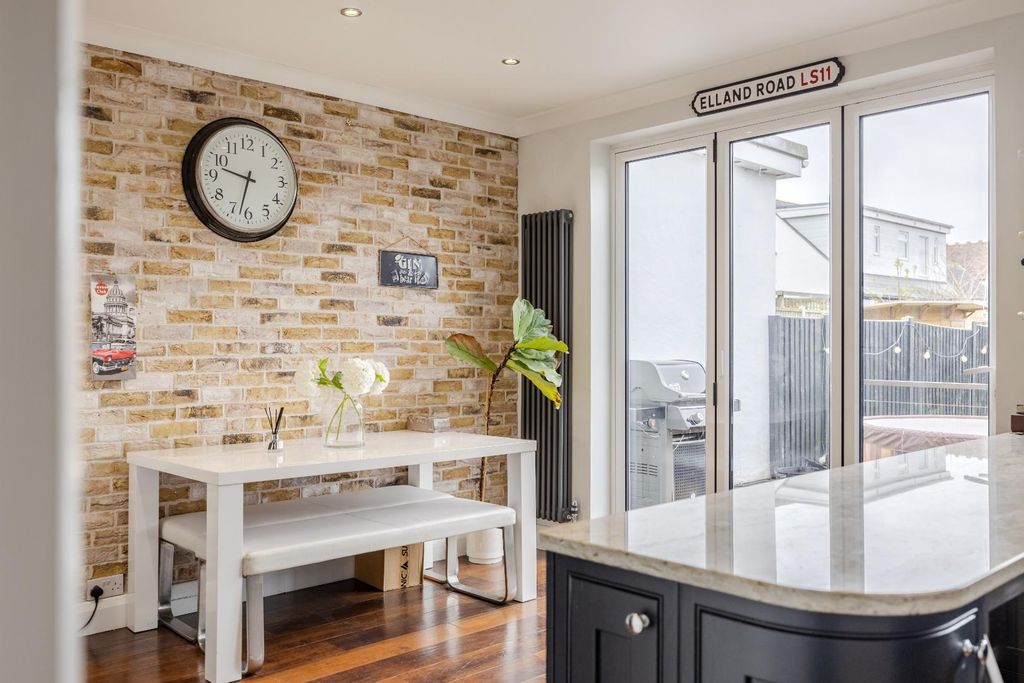 Property photo 3 of 30